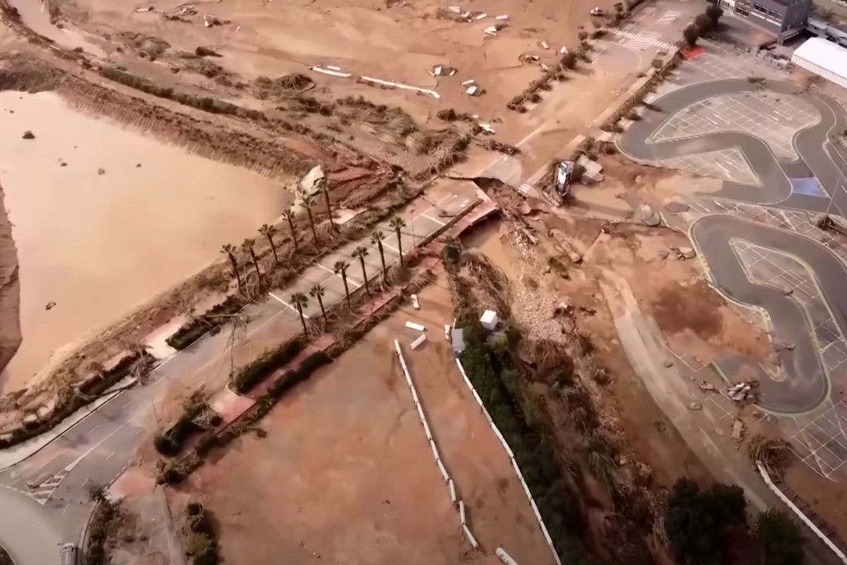 Подъездные пути к Ricardo Tormo Circuit были смыты дождем