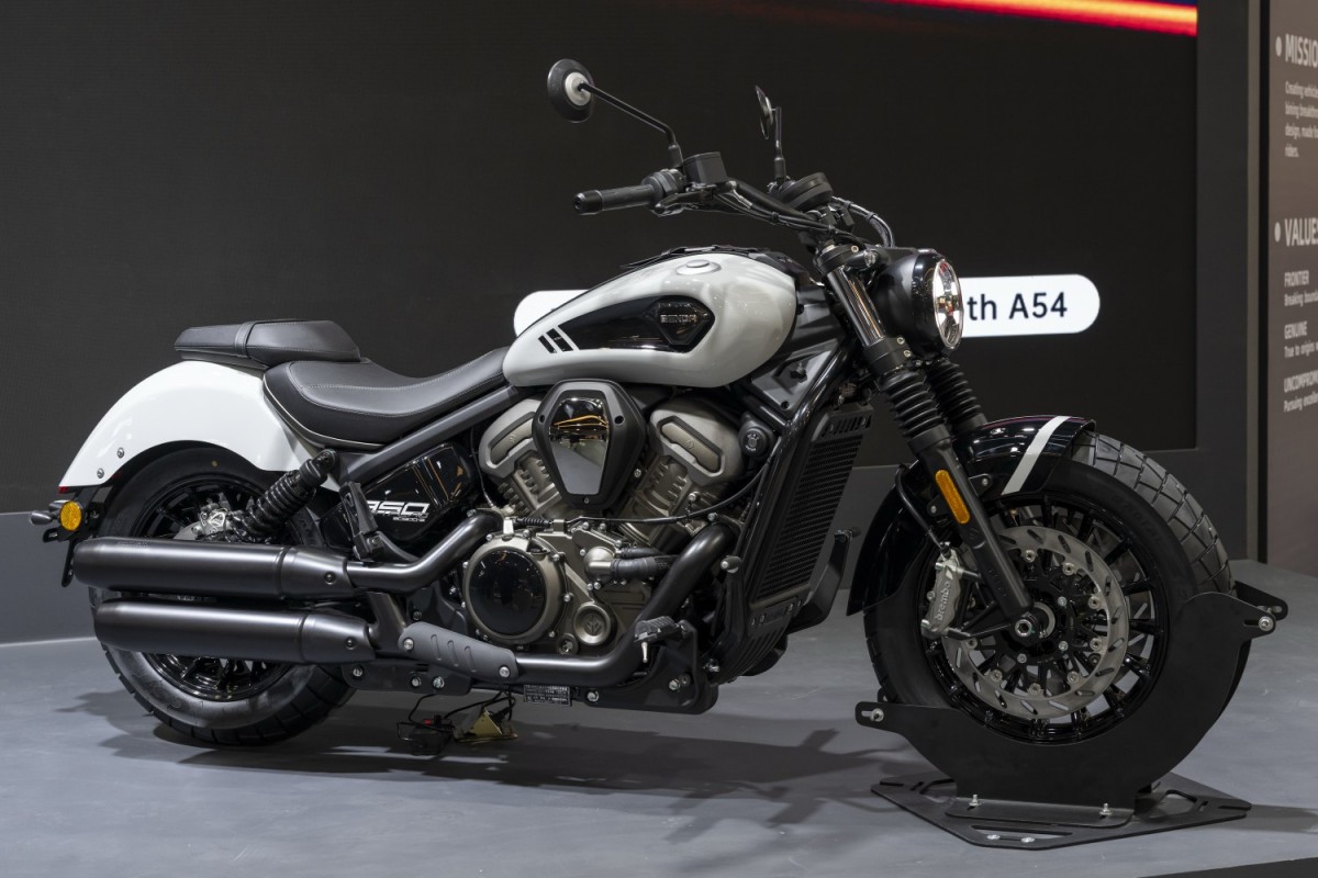 V4 Benda Dark Flag 950 - Миланский Мотосалон EICMA 2025