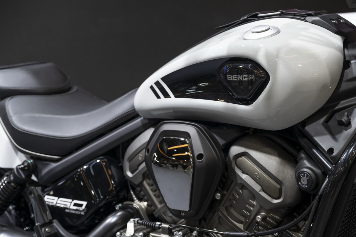 V4 Benda Dark Flag 950 - Миланский Мотосалон EICMA 2025