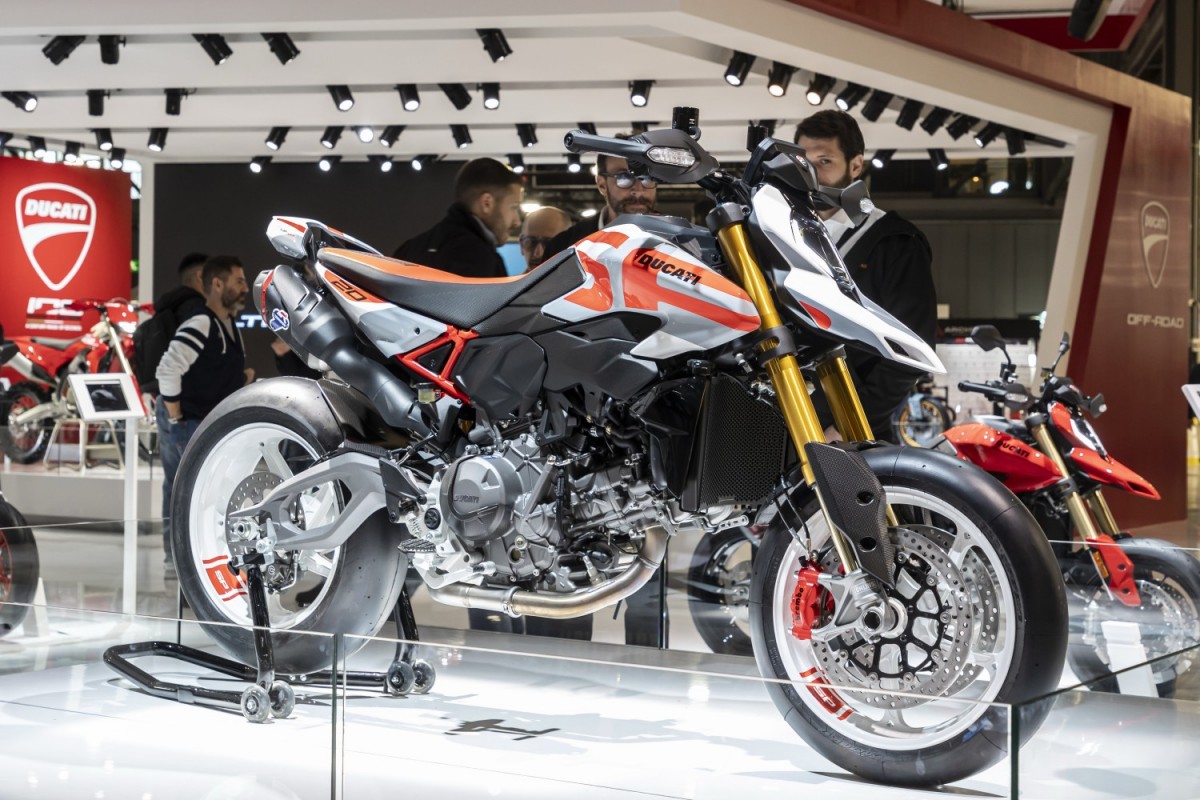 Ducati Hypermotard V2 на Миланском Мотосалоне EICMA 2025