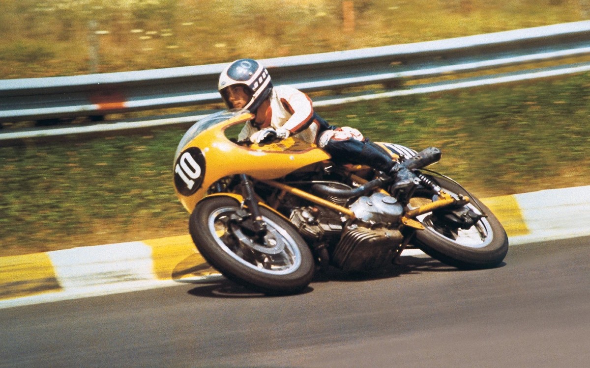 Франко Унчини на 750 Desmo Ducati (1975)