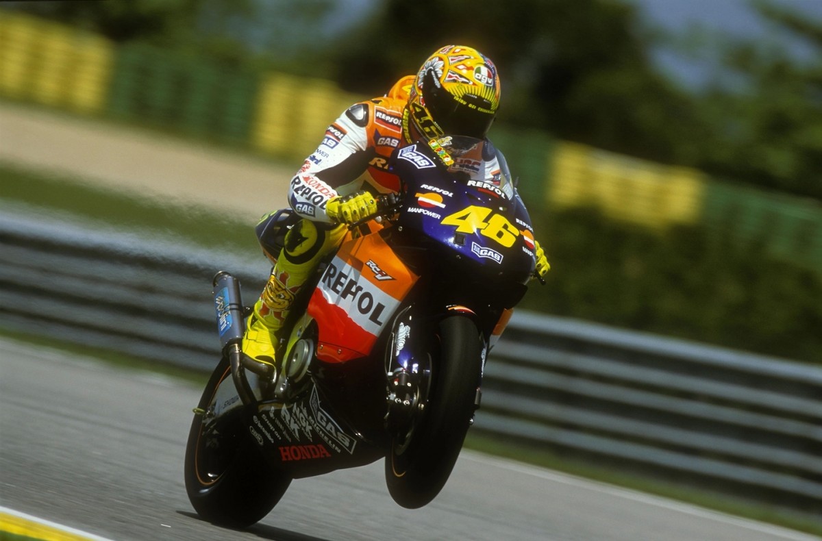 Валентино Росси и Repsol Honda - первые чемпионы в истории 4-такного MotoGP (2002)