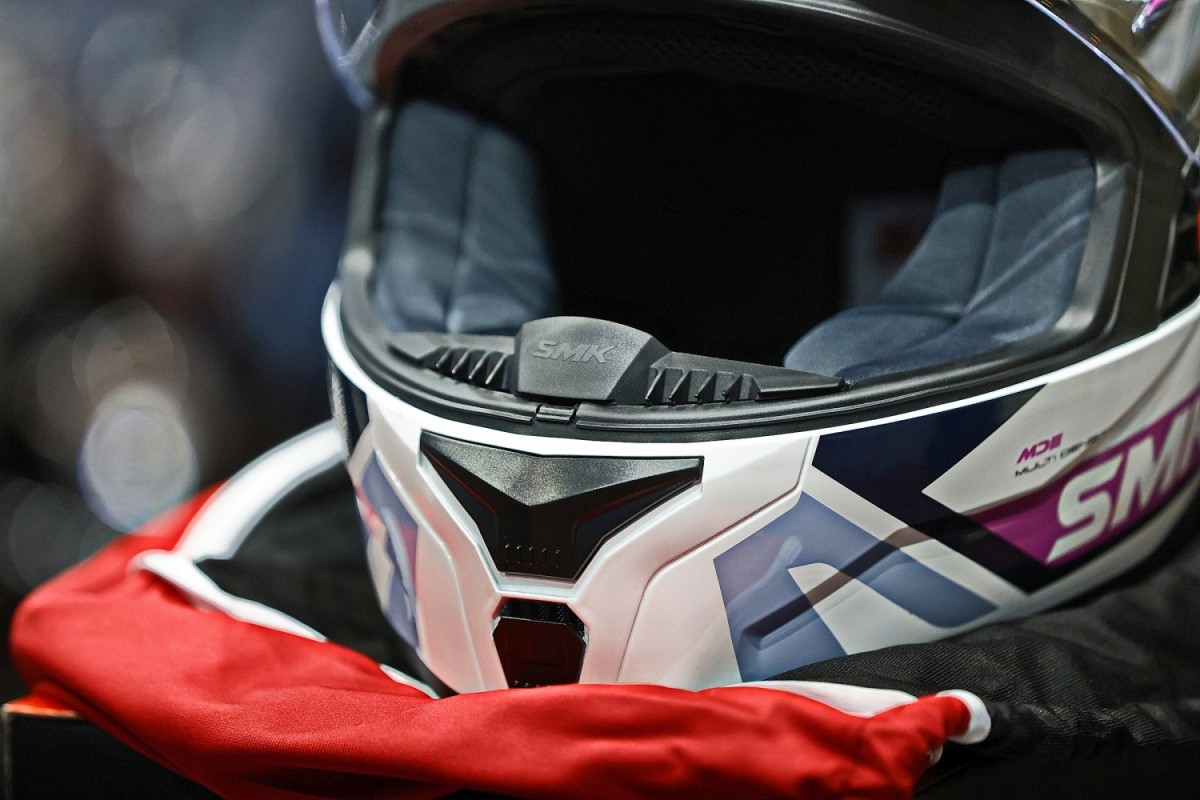 Тест-драйвы и обзоры мотоэкипировки МОТОГОНКИ.РУ: мотошлем SMK BIONIC ADULT KORE