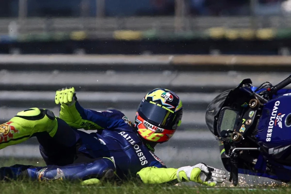 Падение Валентино Росси в Гран-При Бразилии MotoGP 2004 года