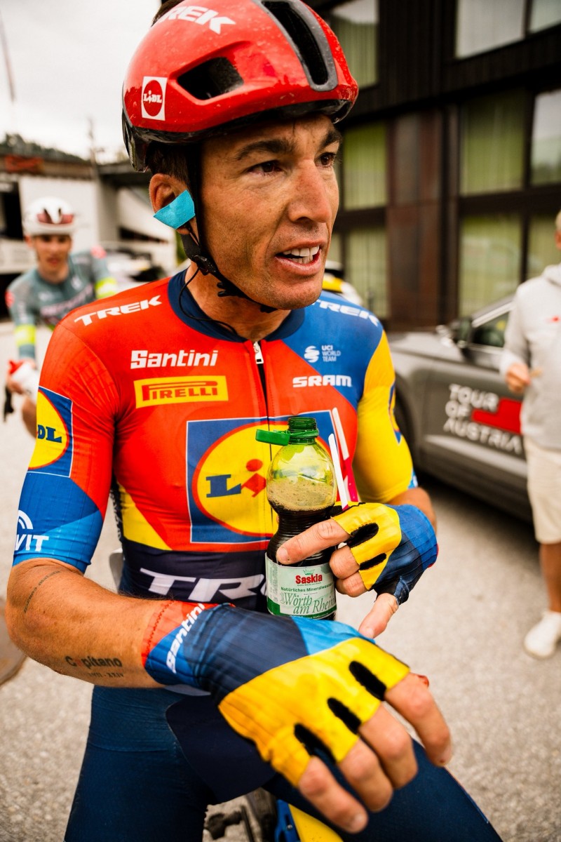 Алеш Эспаргаро травмировал руку при падении на Tour of Austria