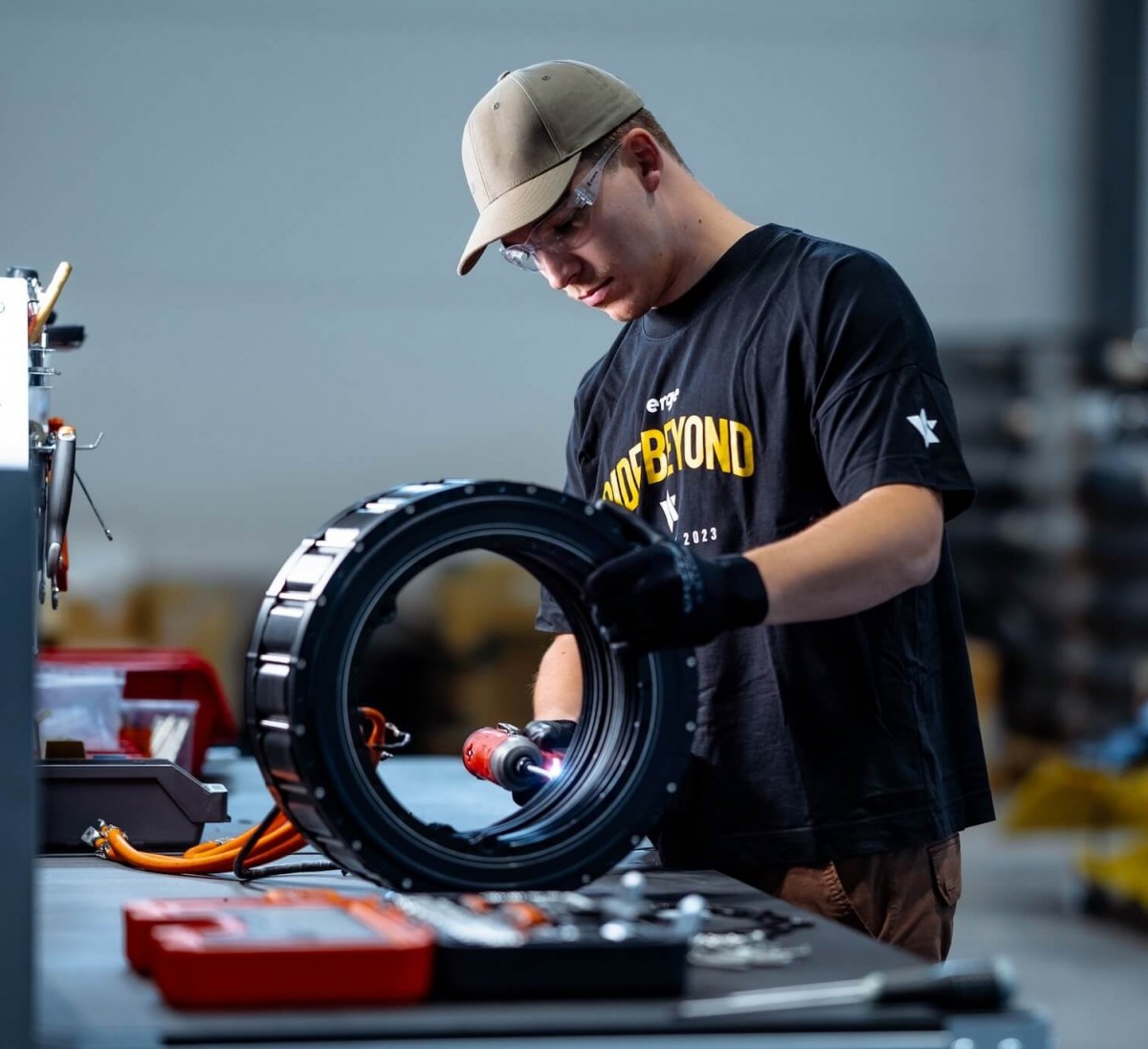 Производство бесступичного мотор-колеса Verge TS Pro с 1000 Нм крутящего момента