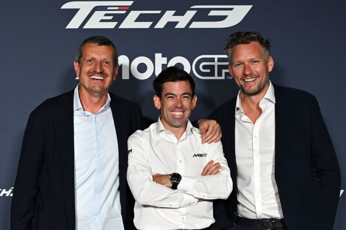 Новые боссы Tech3 Racing - Гюнтер Штайнер и Ричард Коулман вместе со спортивным директором MotoGP