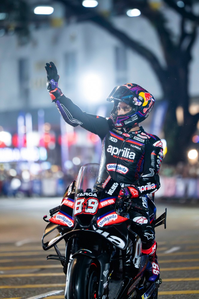 Хорхе Мартин впервые в седле мотоцикла на презентации MotoGP 2026 в Куала-Лумпуре