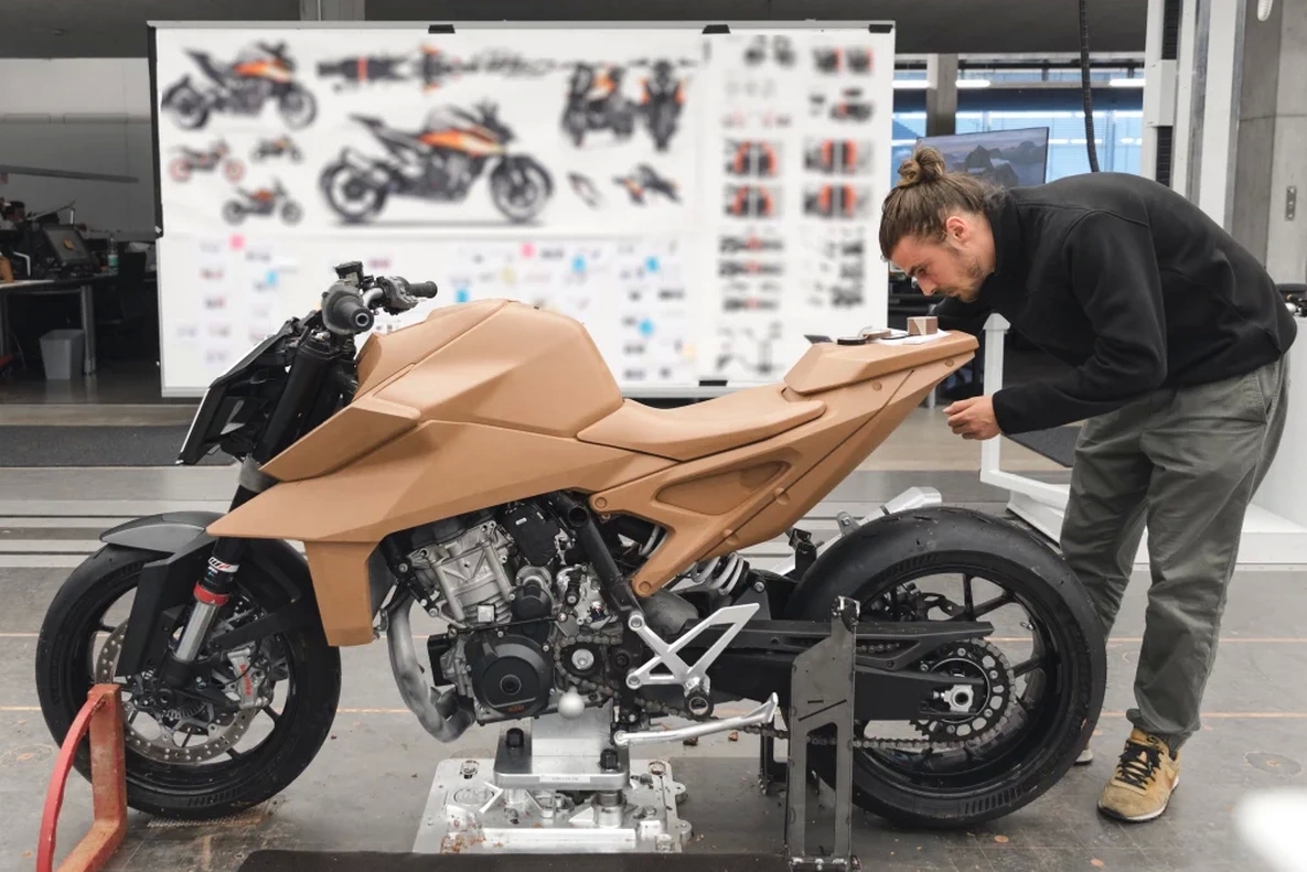 Разработка стиля KTM Duke. Фото Kiska Design
