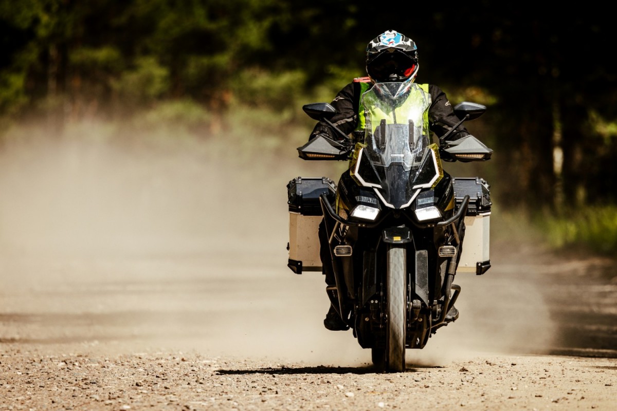 Любая жесткая поверхность - идеальная для Zontes 703F TOUR