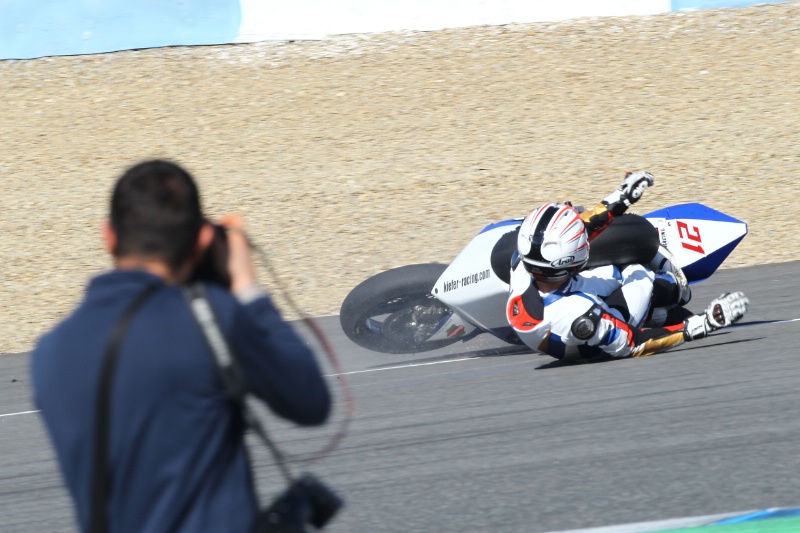 Moto2: официальные тесты IRTA - падение Леонова