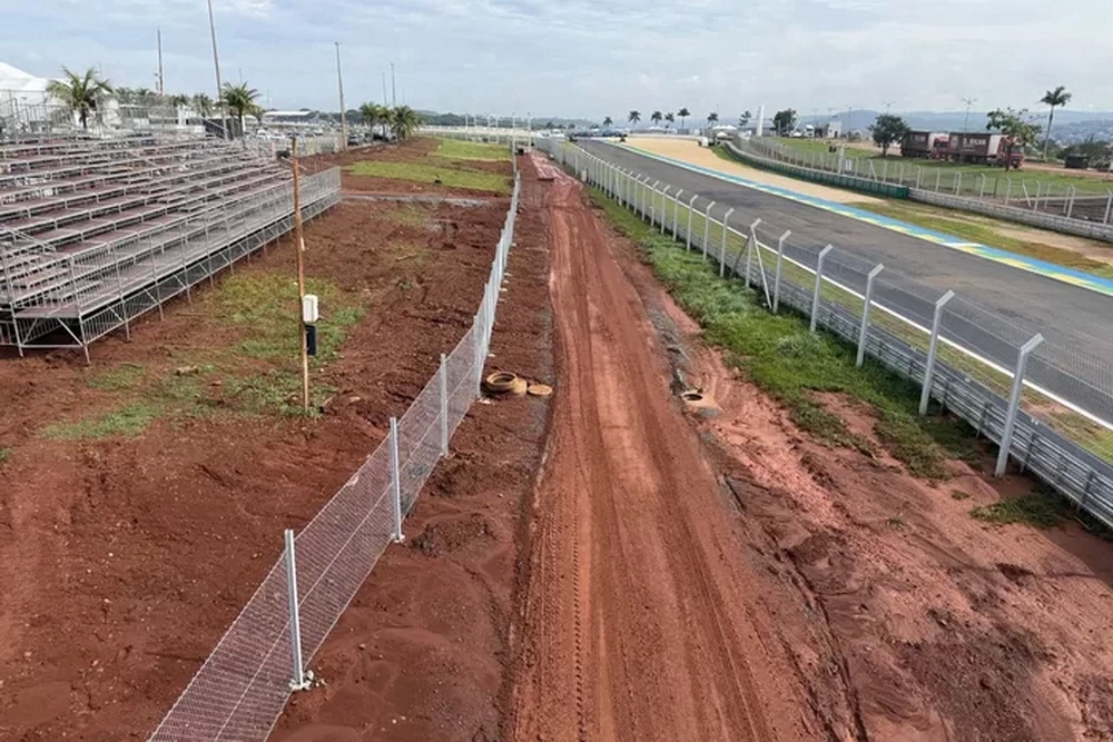 Сервисные дорожки, которых нет