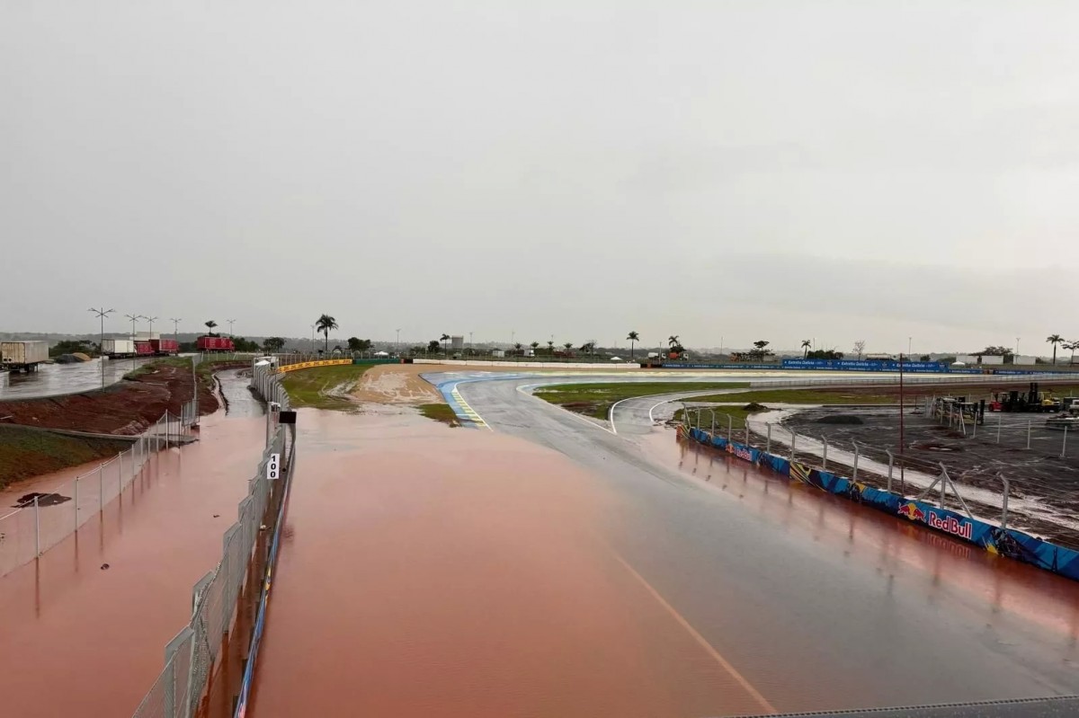 Работа дренажа: сообщается, что большая часть воды ушла за 30 минут