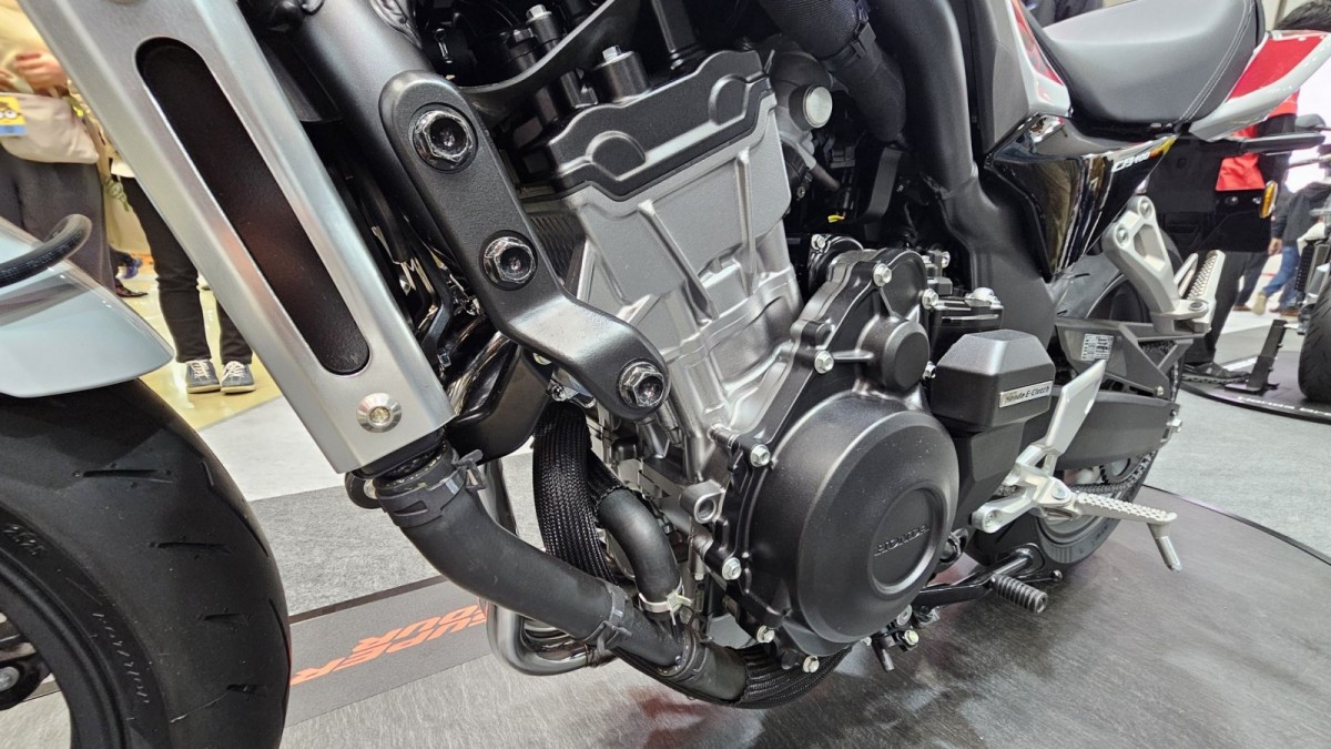 Tokyo Motorcycle Show 2026: E-Clutch на Honda CB400SF