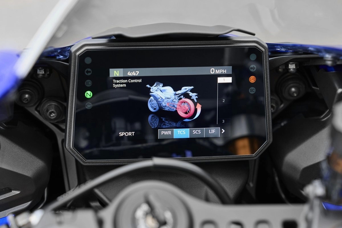 Yamaha R7 (2026) новая контрольная панель