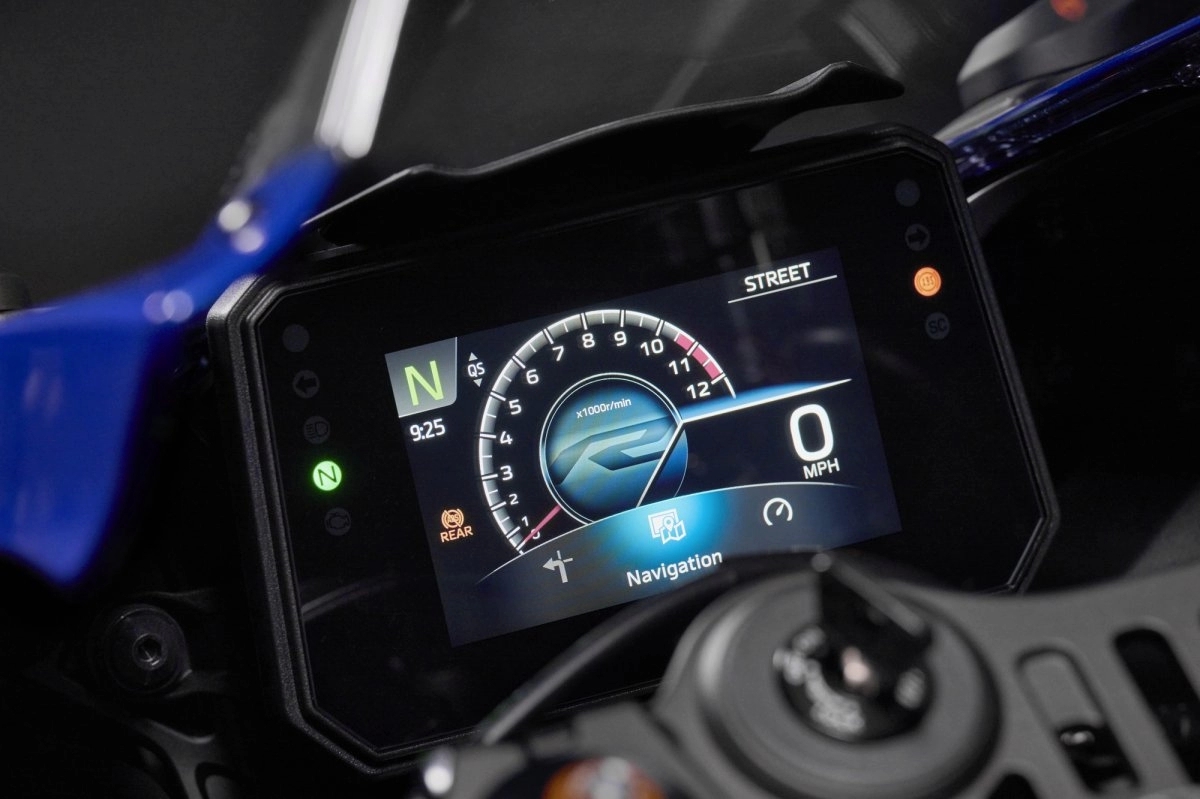 Yamaha R7 (2026) новая контрольная панель с диагональю 5 дюймов