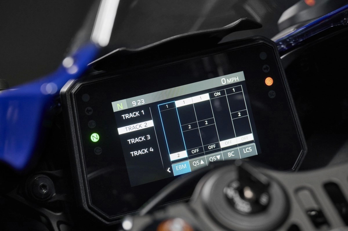 Встроенный дата-логгер Yamaha R7 (2026)