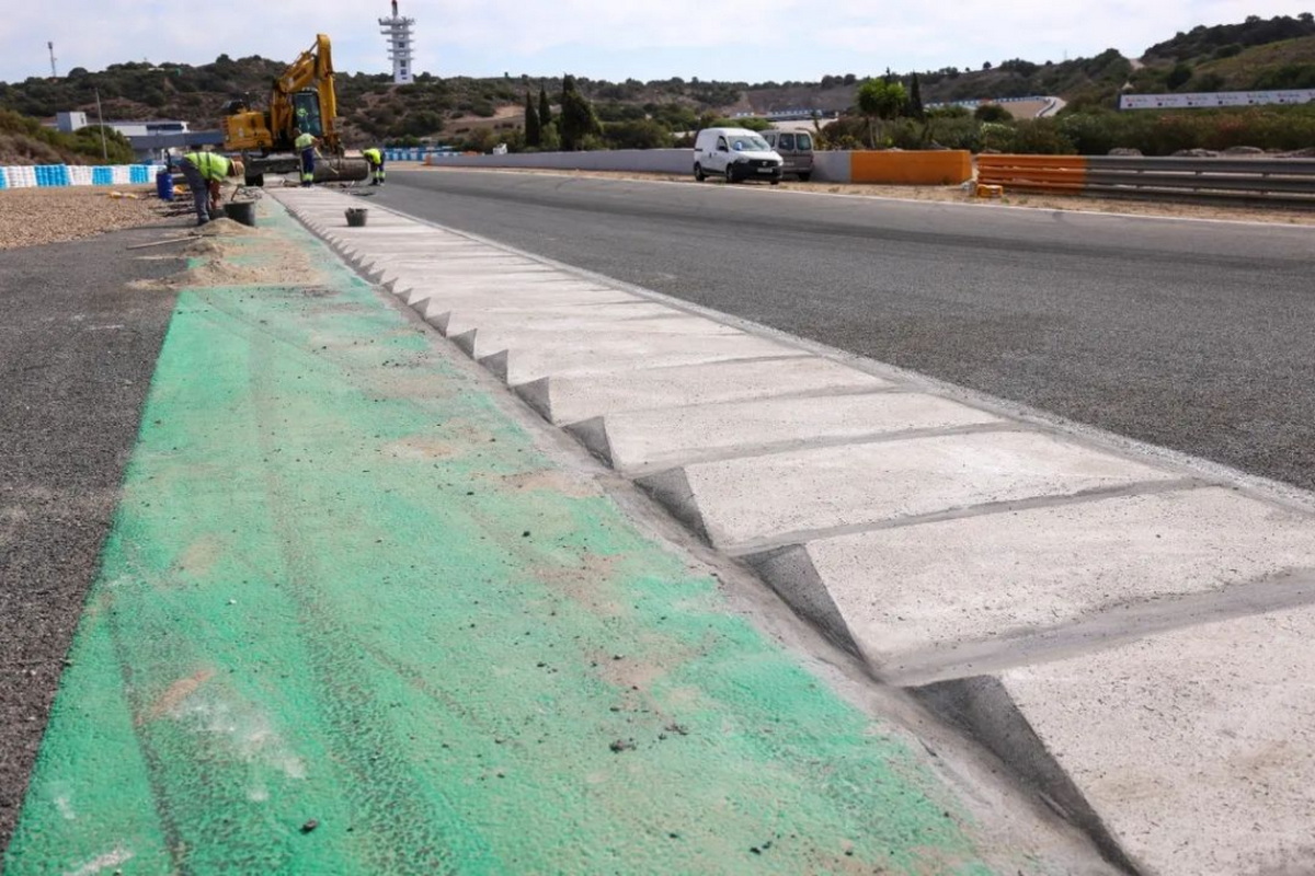 Новые поребрики на Circuito de Jerez - Misano Type