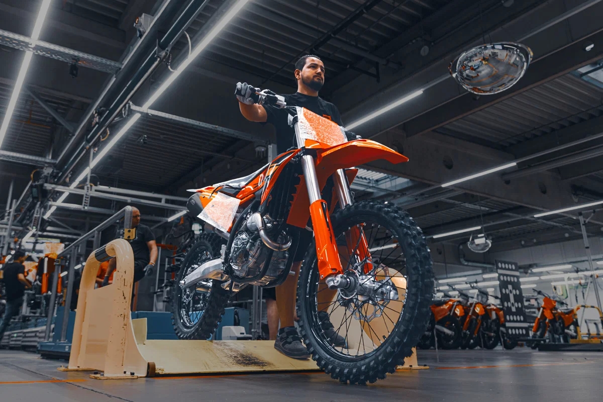 На сборочном предприятии KTM в Маттигхофене все по-прежнему. Почти.