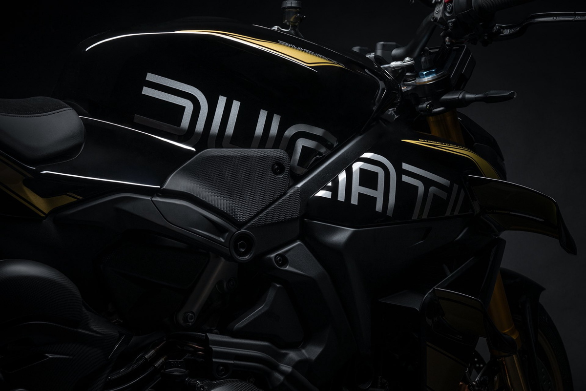 Collezione100 Ducati Streetfighter V4S 100