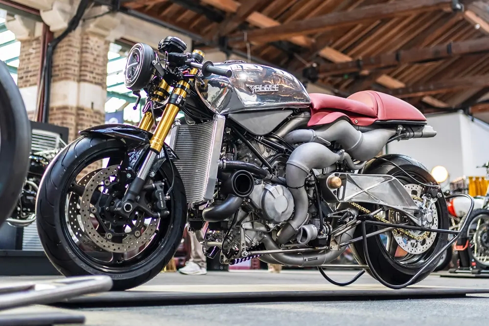 8-цилиндровый 2-тактный 1000-кубовый Veloce Aperion