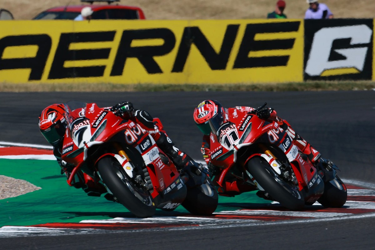 Дуэль напарников по Aruba.it Racing WorldSBK