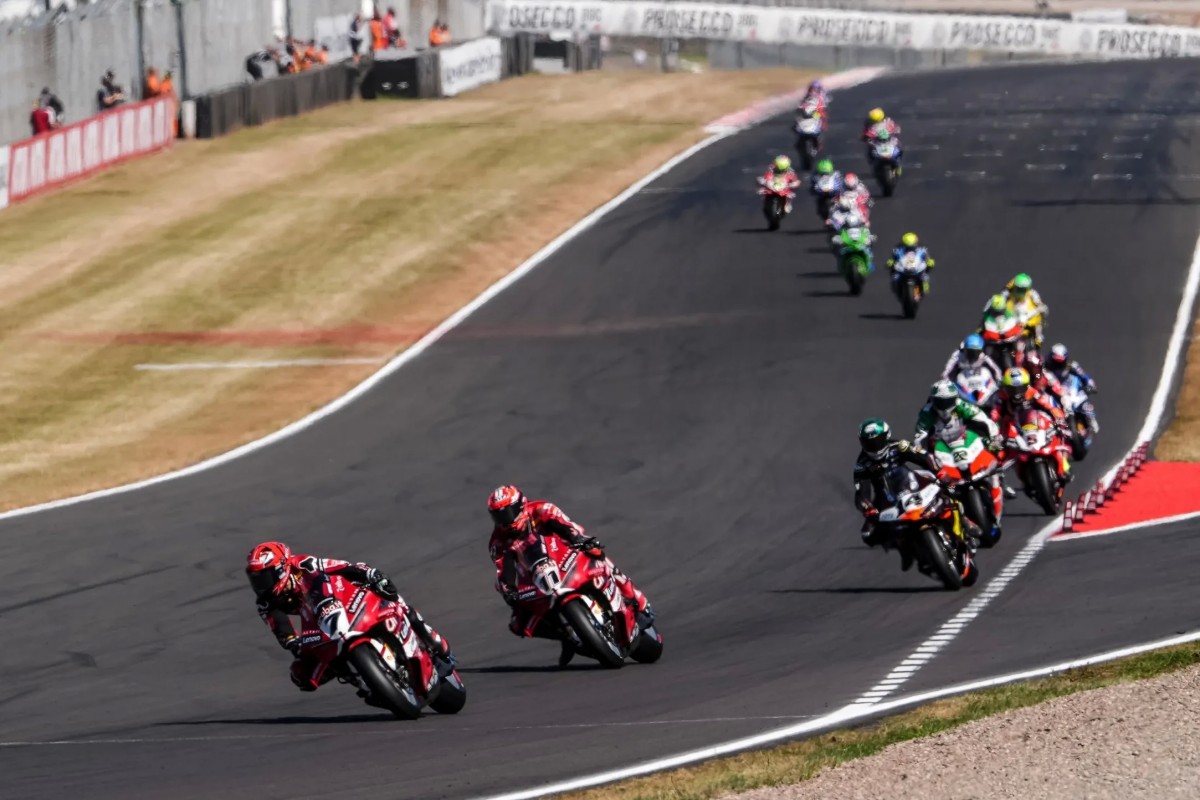 Субботняя гонка UKWorldSBK в Донингтоне