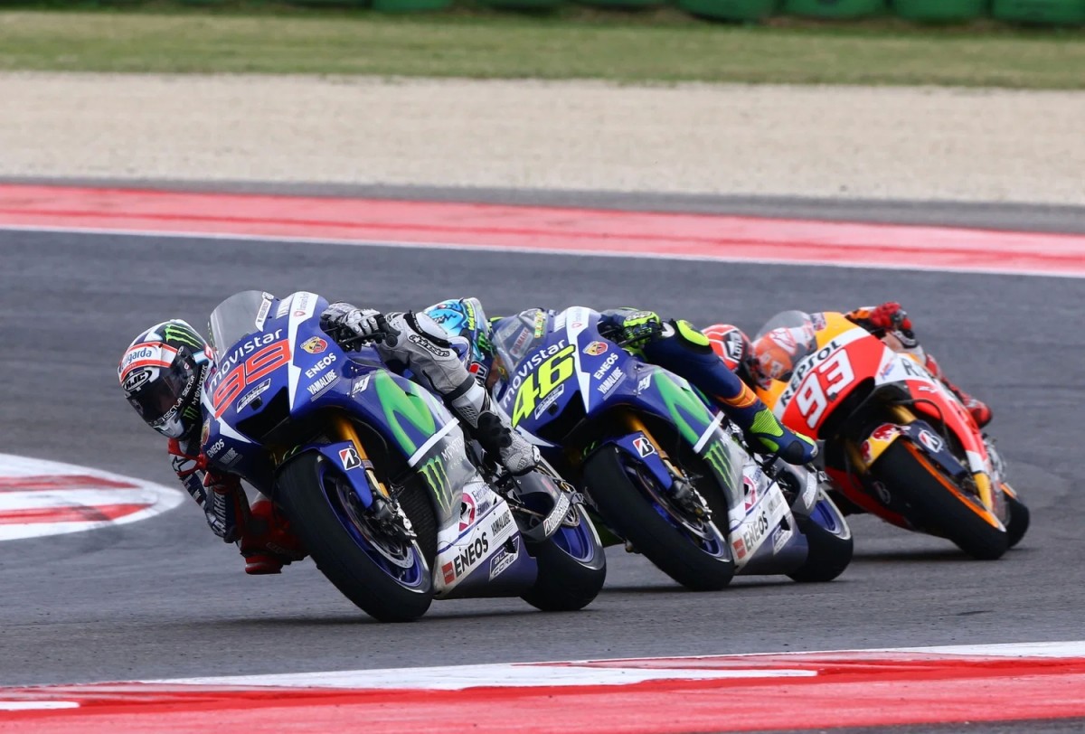 MotoGP 2015: Хорхе Лоренцо против Валентино Росси, Маркес не у дел