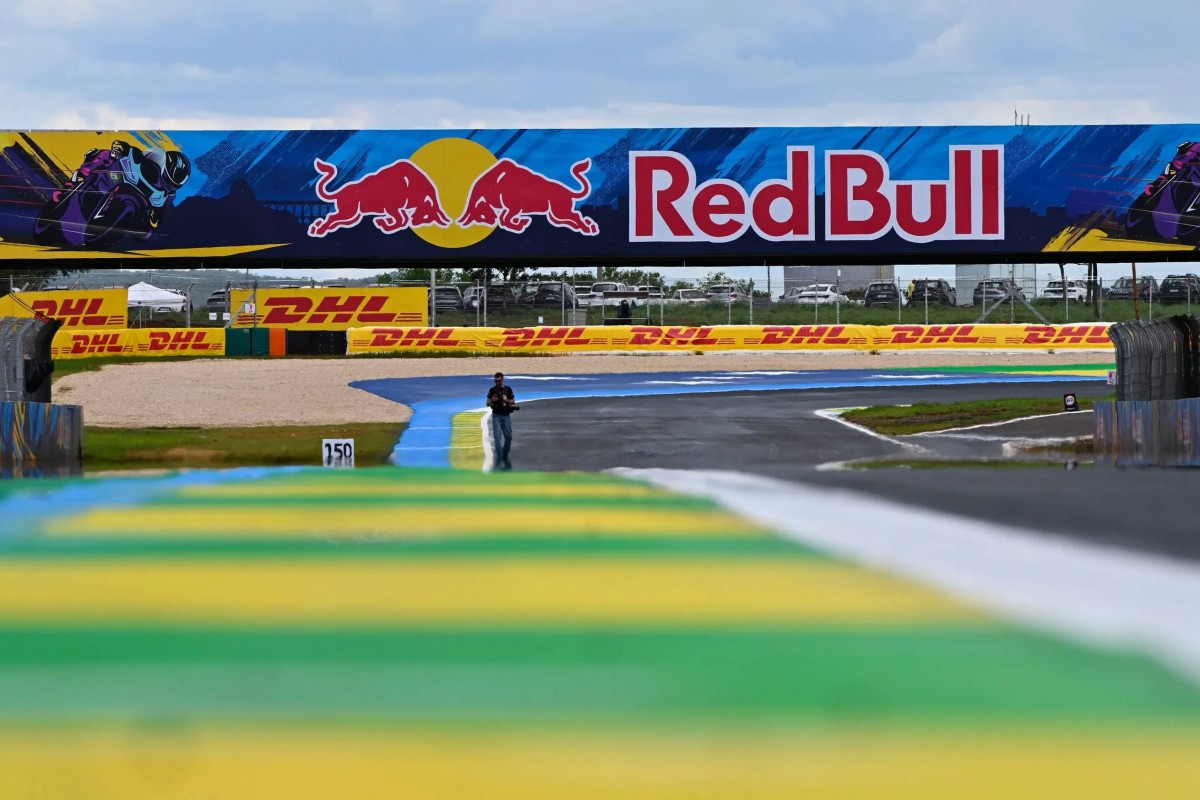 Скандал номер два: дистанцию Гран-При Бразилии MotoGP сократили из-за разрушения асфальта