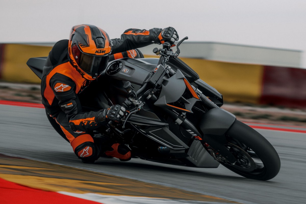 KTM 1390 Super Duke RR Track: если бы Бэтмену понадобился мотоцикл