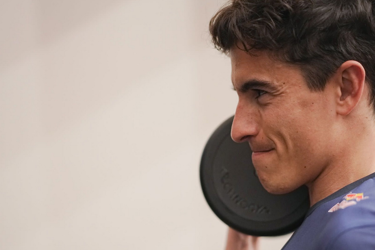 усейн болт. 8 кратный чемпион. уле эйнар бьорндален. 8 кратный чемпион. 8 кратный чемпион.