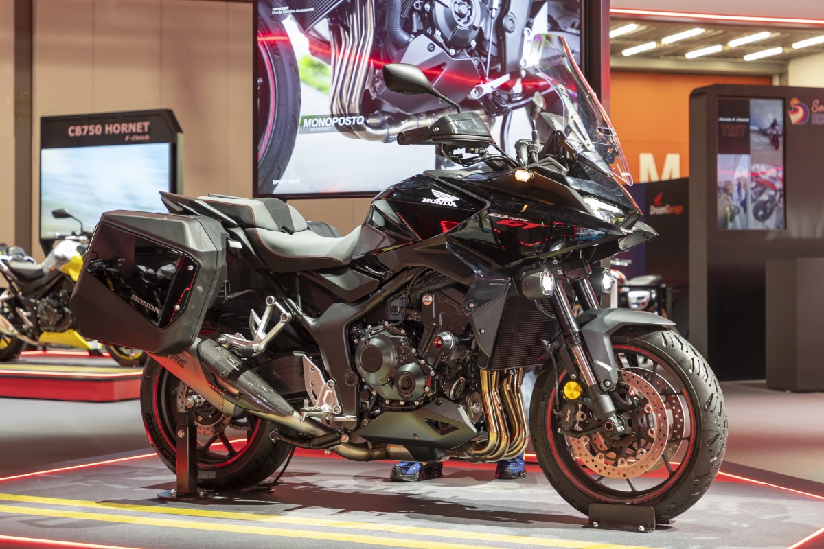 туристический мотоцикл