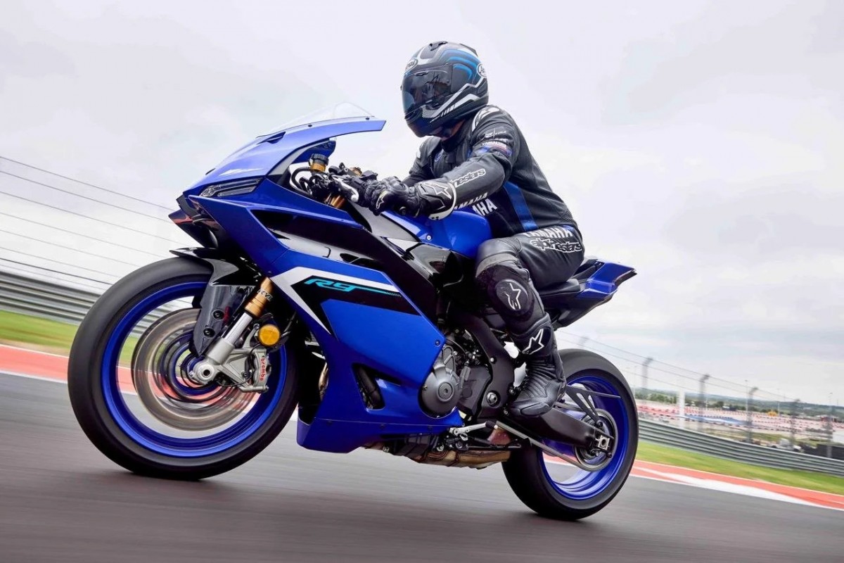 YAMAHA YZF-R9