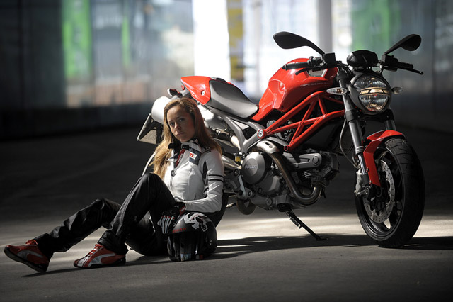 Ducati Monster 696 - нравится девушкам