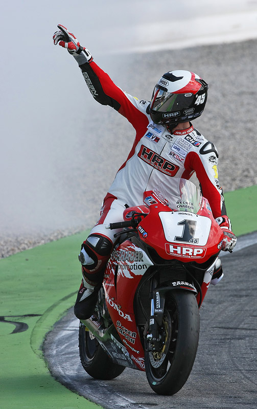 Мартин Бауэр выиграл гонку IDM Superbike на Honda CBR1000RR9 с C-ABS