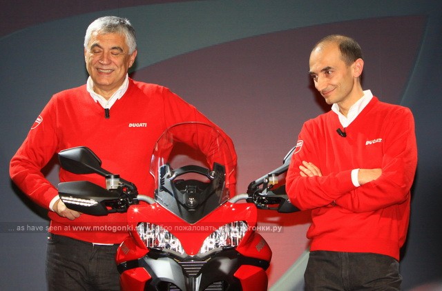 Президент и генеральный директор Ducati позируют с Multistrada 1200