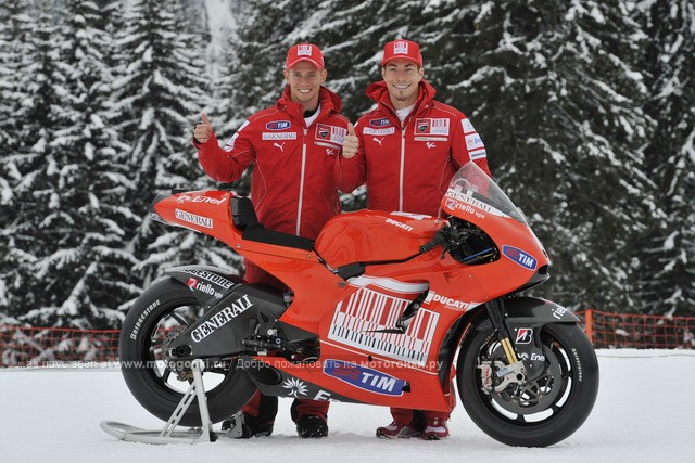 Стоунер и Хейден на презентации Ducati GP10