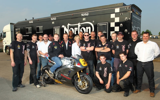 Команда Norton-Santander готовится выйти на гонку Isle of Man TT в 2013 году