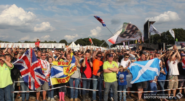 Многочисленная британская публика празднует первый подиум Шона Симпсона в Гран-При MX1