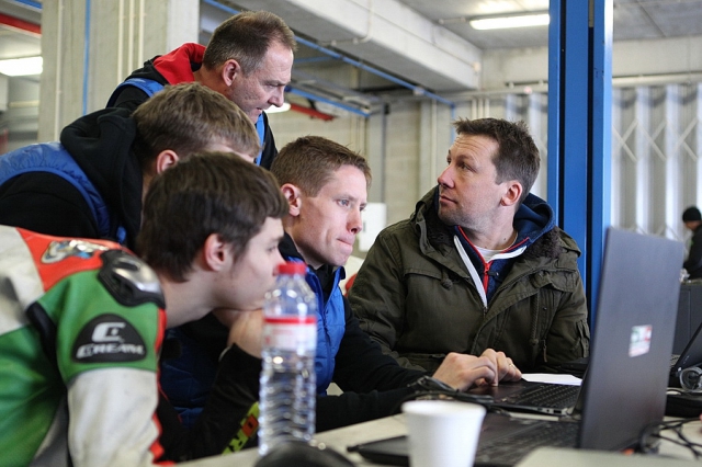 Новые лица в DMC Racing: Маркус Эшенбахер (справа), Томас Кубиак и Аен (за ноутбуком)