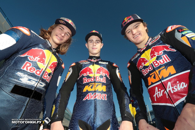 В заводской команде Red Bull KTM Ajo с Карелом Ханикой