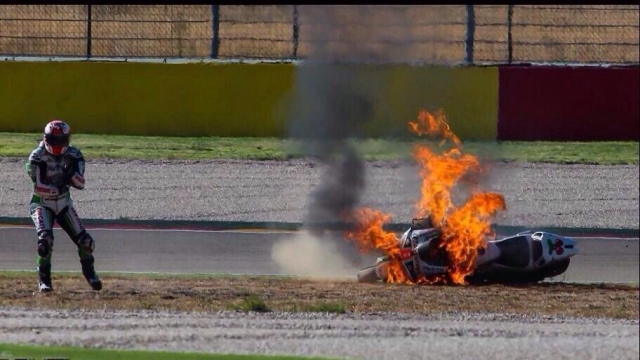 Барбере пришлось бросить новенький Ducati догорать в зоне безопасности