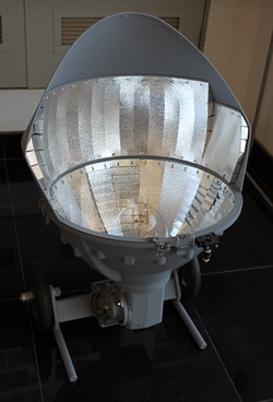 Основной прожектор системы MUSCO Green (верхний ярус - заливной свет)