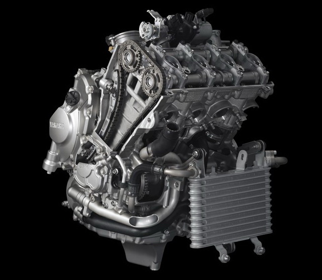 Yamaha YZF-R1 (2015): двигатель