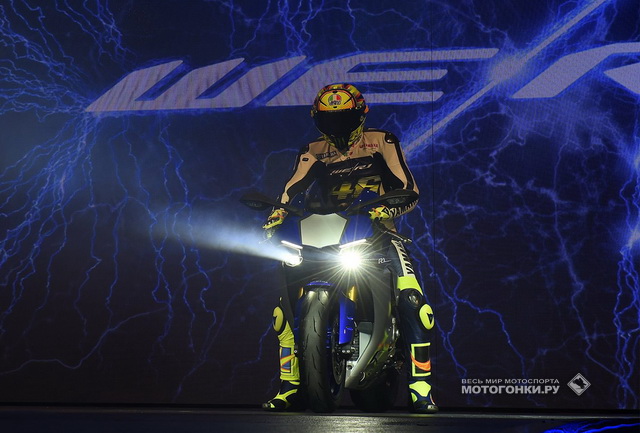 Валентино Росси и Хорхе Лоренцо представили в Милане Yamaha YZF-R1 и R1M (2015)