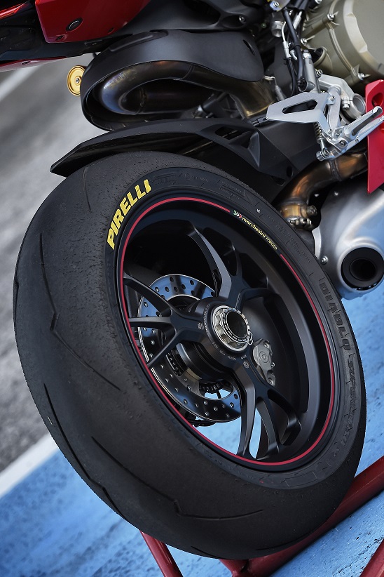 Ducati 1299 Panigale будут оснащаться шинами Pirelli DIABLO Supercorsa SP прямо на заводе