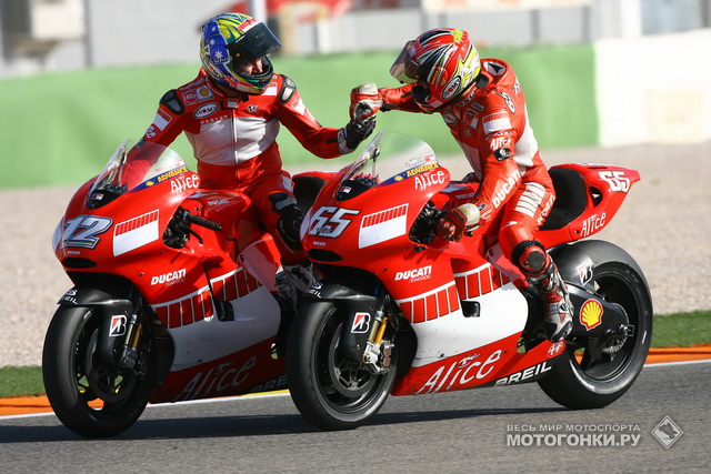 Волшебный уикенд для Ducati Factory MotoGP в Валенсии (2006): Бейлисс и Капиросси возглавили подиум!