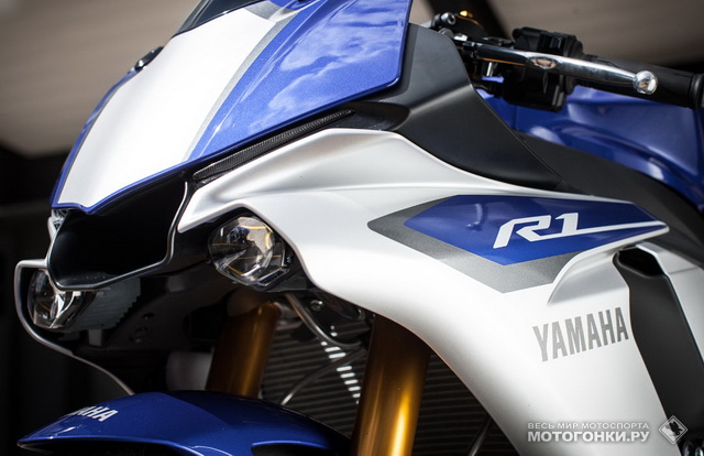 Обтекаемый дизайн, спрятанные фары и поворотники - новый облик Yamaha R1