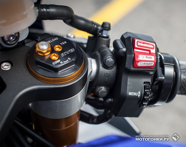 Yamaha R1/R1M: Легкое управление настройками - колесиком, расположенным на правом пульте