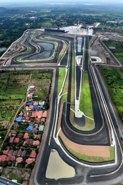 Chang International Circuit (Таиланд): вид на первый поворот (шпилька)